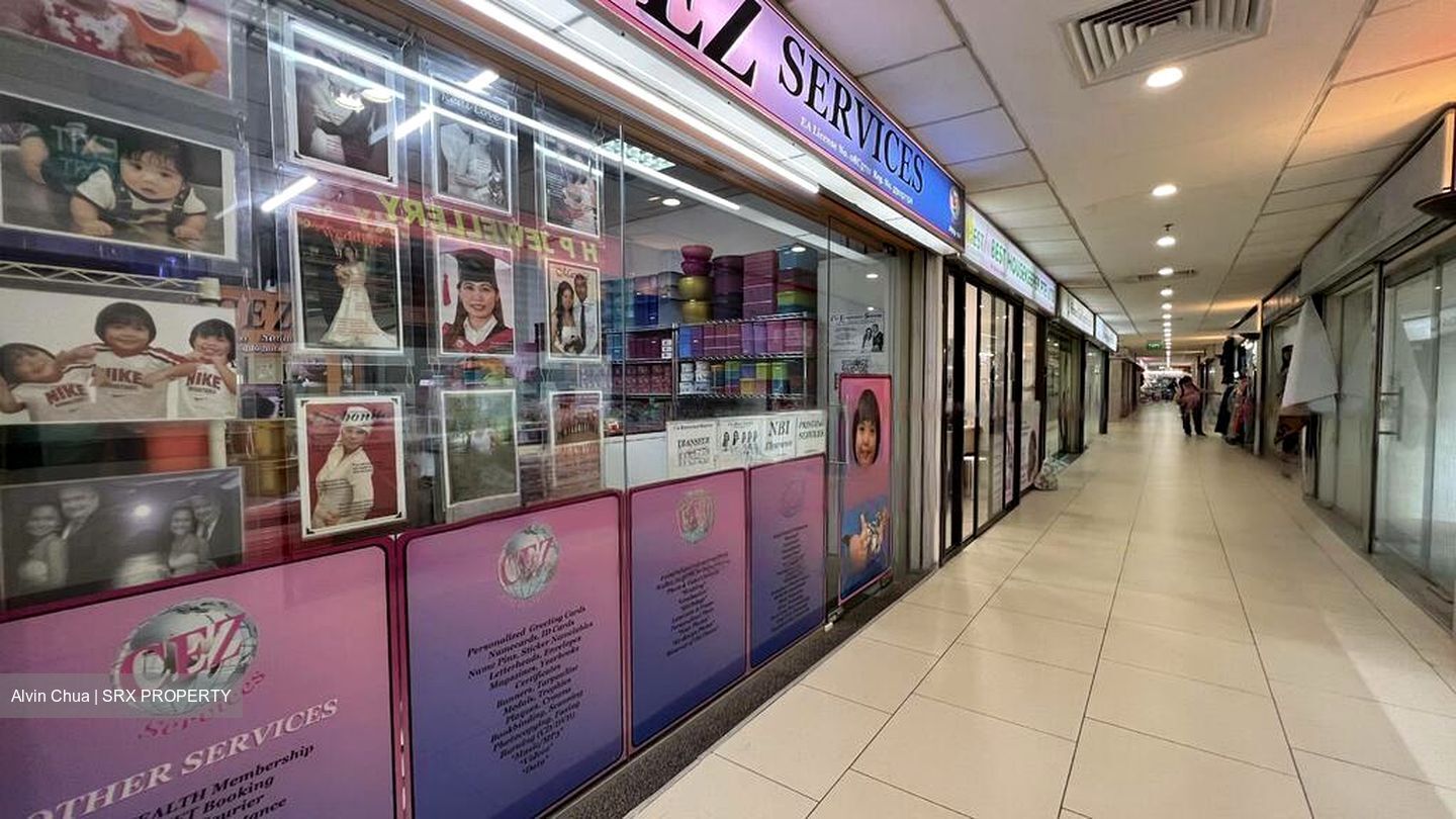 Lucky Plaza (D9), Shop House #628799351